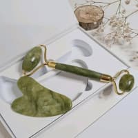 Yuz parvarishi uchun tabiiy jade tosh massaj vositasi