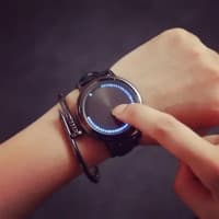 LED zamonaviy qo'l soati!